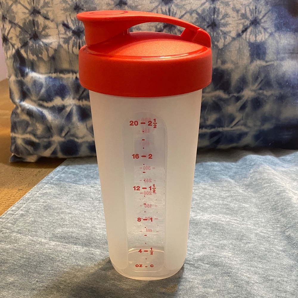 Tupperware Quick Shake Red and Clear Container NEW